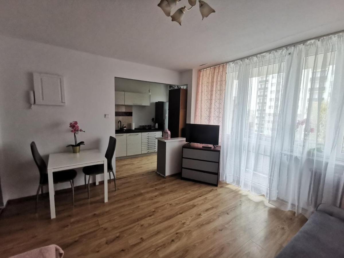Kawalerka Z Balkonem 27 Apartment Czestochowa Exterior photo